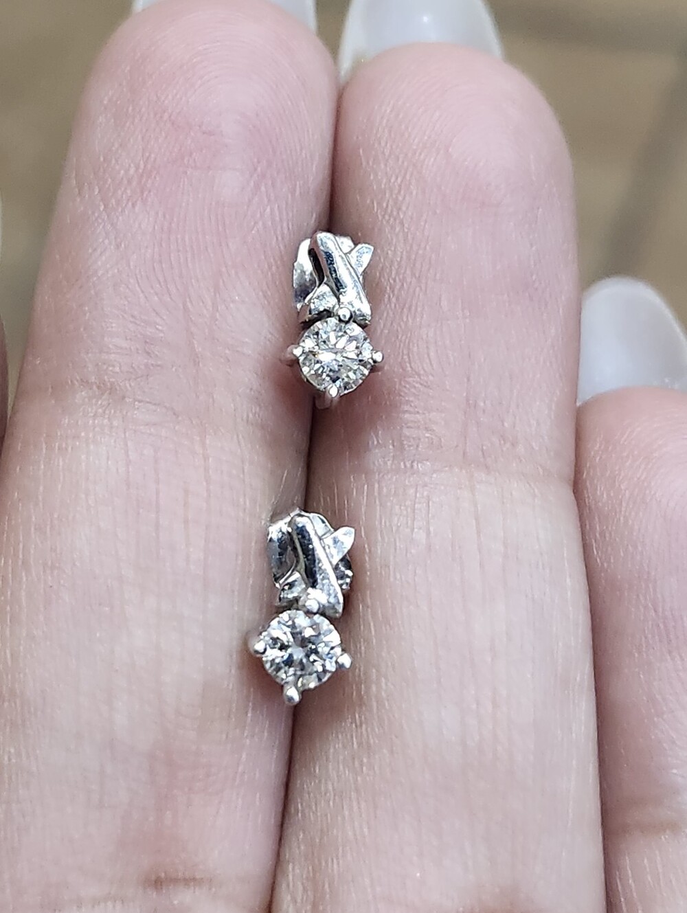 Beautiful 10k Gold And Diamond Earring